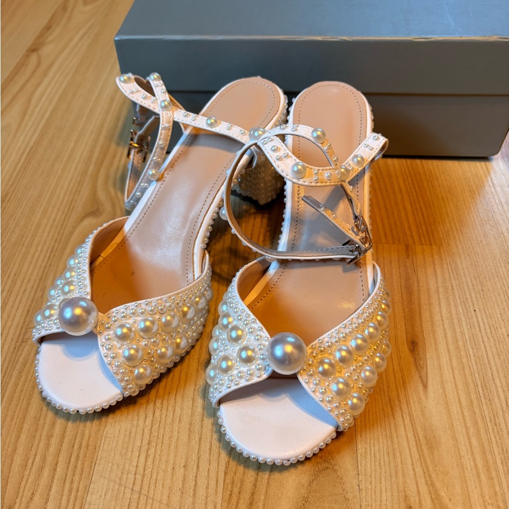 Faux pearl shoes size 7, ivory